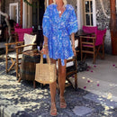 Vestido de praia com estampa reta e gola alta da moda para férias